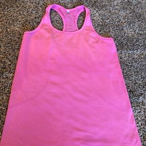 Lululemon Swiftly tank.